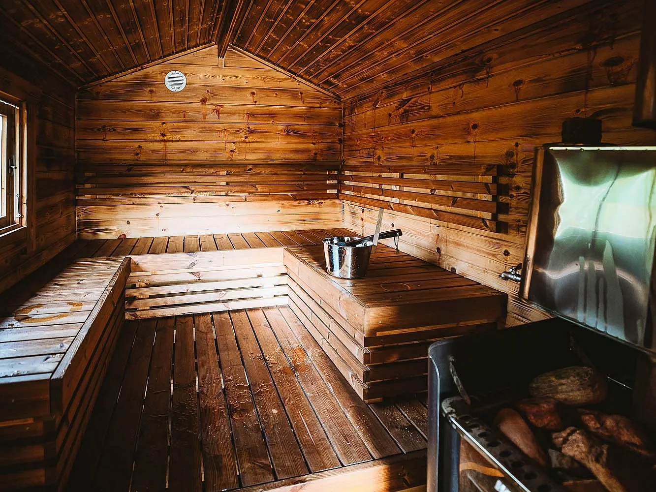 lakeside-sauna